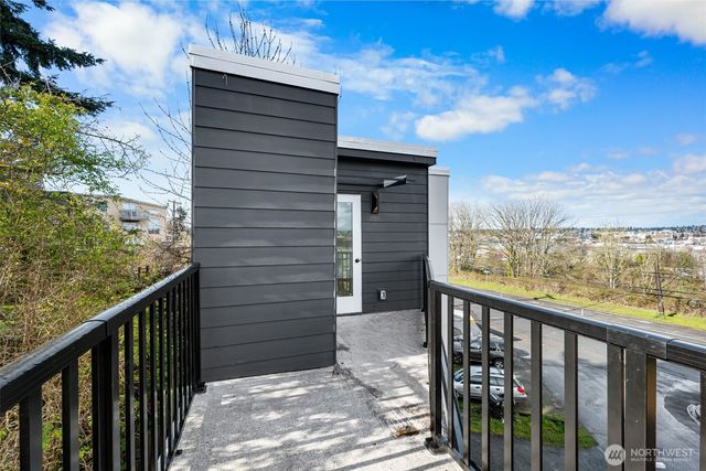 4047 25TH Avenue W, Seattle, WA 98199