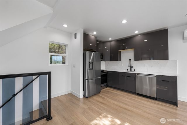 4047 25TH Avenue W, Seattle, WA 98199