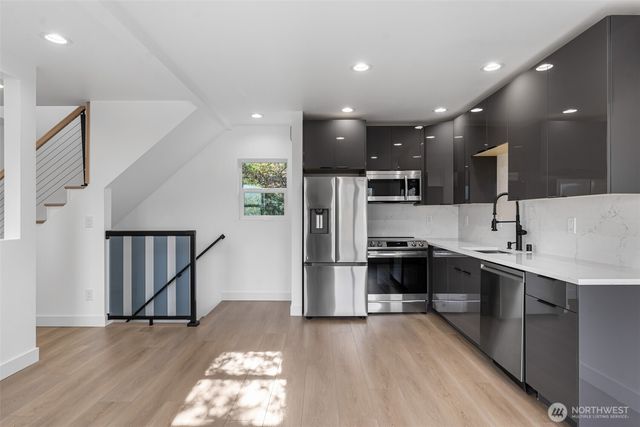 4047 25TH Avenue W, Seattle, WA 98199