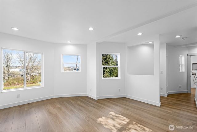 4047 25TH Avenue W, Seattle, WA 98199