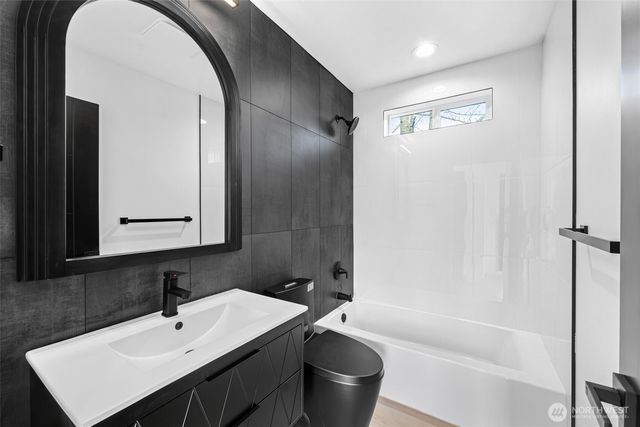 4047 25TH Avenue W, Seattle, WA 98199