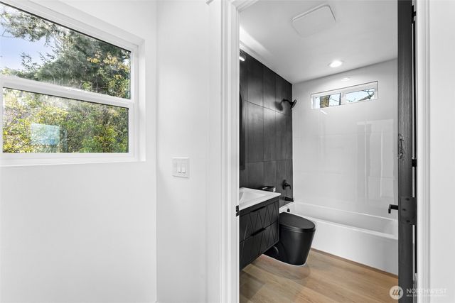 4047 25TH Avenue W, Seattle, WA 98199