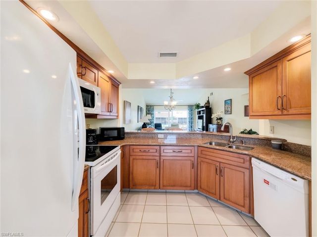 1950 Crown Pointe BLVD B207, Naples, FL 34112