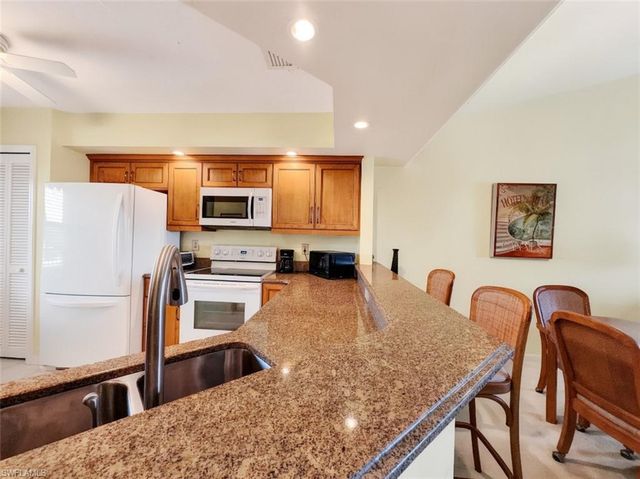 1950 Crown Pointe BLVD B207, Naples, FL 34112