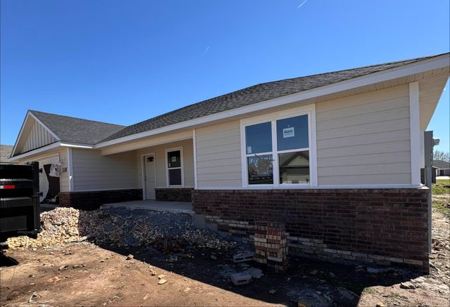 1112 Center Court Circle, Grove, OK 74344