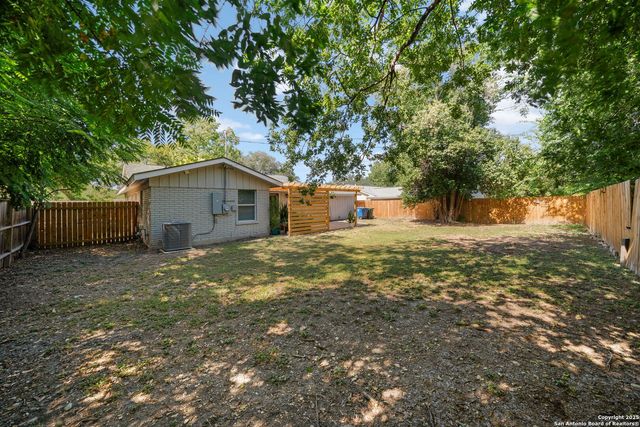 307 Dawnridge Dr, San Antonio, TX 78213