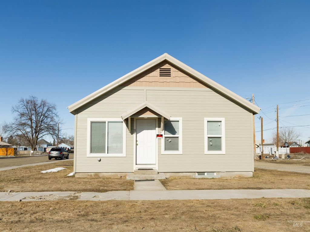 92 NW 2nd Ave, Ontario, OR 97914