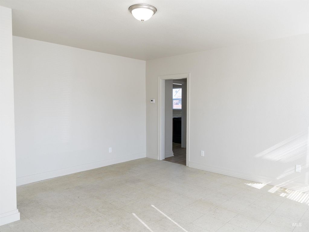 92 NW 2nd Ave, Ontario, OR 97914 photo 2