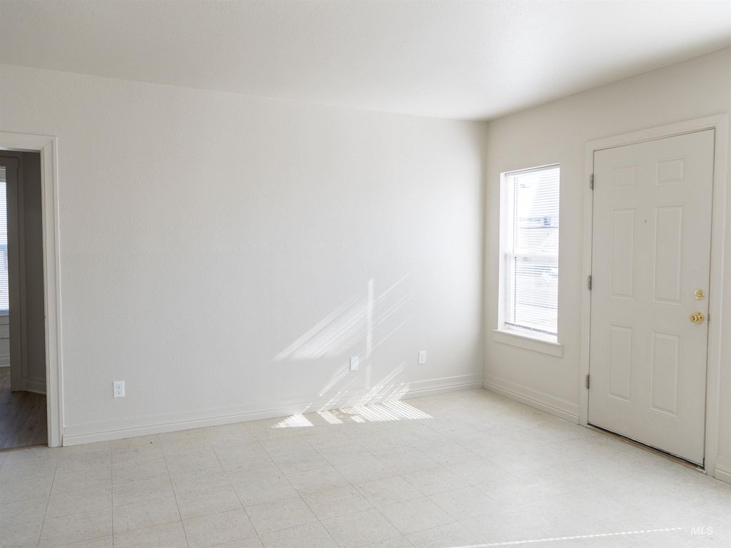 92 NW 2nd Ave, Ontario, OR 97914 photo 3