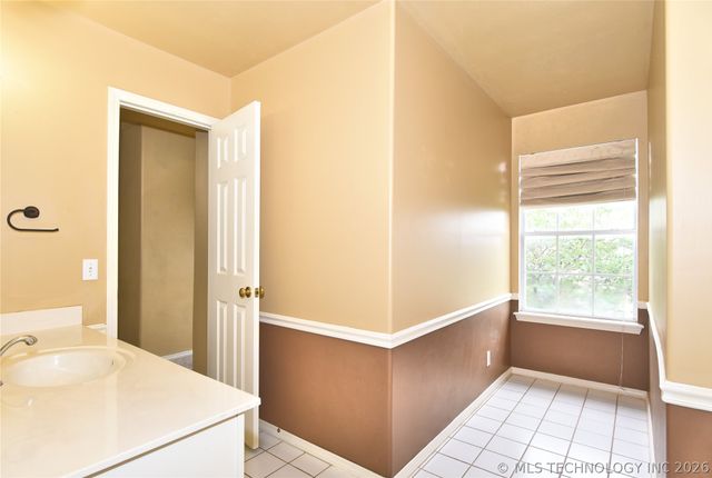 1704 N 12th Street, Broken Arrow, OK 74012