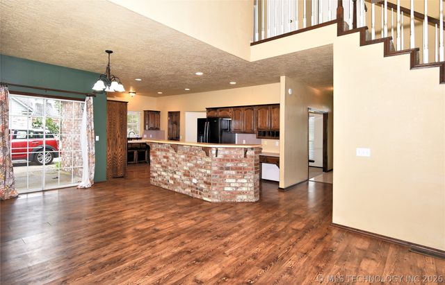 1704 N 12th Street, Broken Arrow, OK 74012