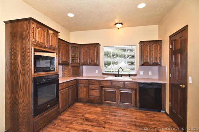 1704 N 12th Street, Broken Arrow, OK 74012