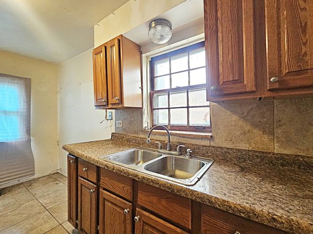 10650 S Peoria Street, Chicago, IL 60643