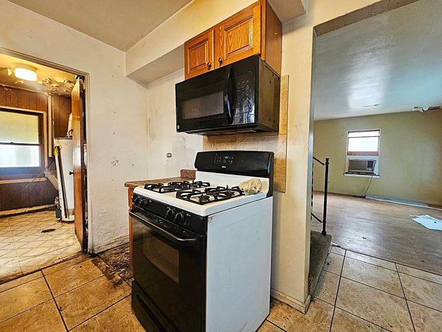 10650 S Peoria Street, Chicago, IL 60643