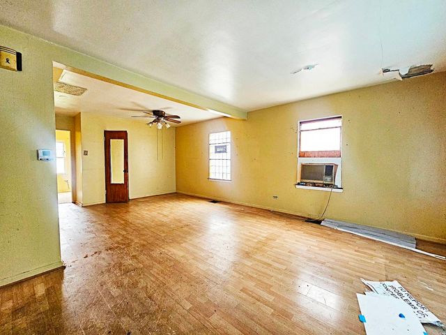 10650 S Peoria Street, Chicago, IL 60643