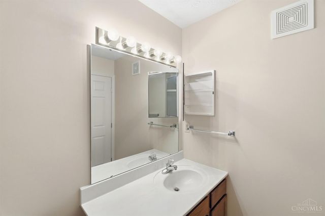 12071 Carrington Lane, Symmes Twp, OH 45140