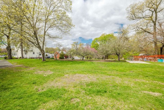 18 Central Ave, Seekonk, MA 02771