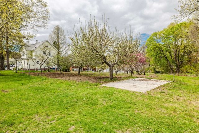 18 Central Ave, Seekonk, MA 02771