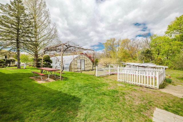 18 Central Ave, Seekonk, MA 02771