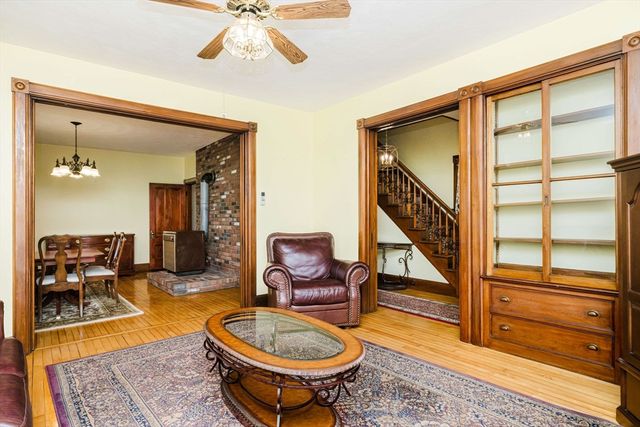 18 Central Ave, Seekonk, MA 02771