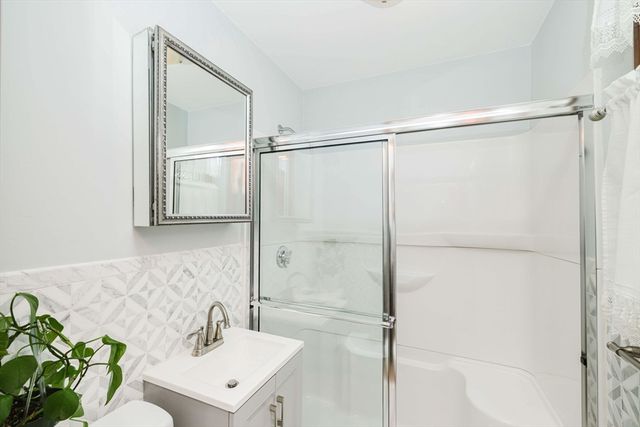 18 Central Ave, Seekonk, MA 02771