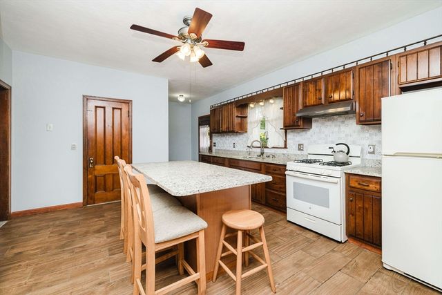 18 Central Ave, Seekonk, MA 02771