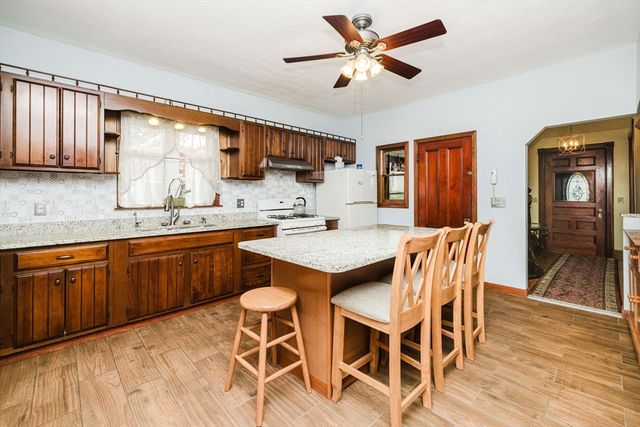 18 Central Ave, Seekonk, MA 02771