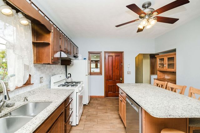 18 Central Ave, Seekonk, MA 02771