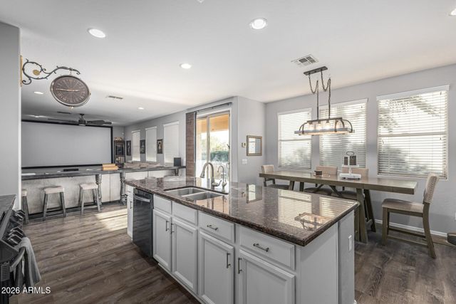 2415 S Whetstone Place, Chandler, AZ 85286