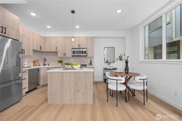6538 A Latona Avenue NE, Seattle, WA 98115