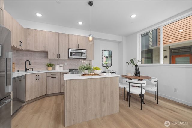 6538 A Latona Avenue NE, Seattle, WA 98115