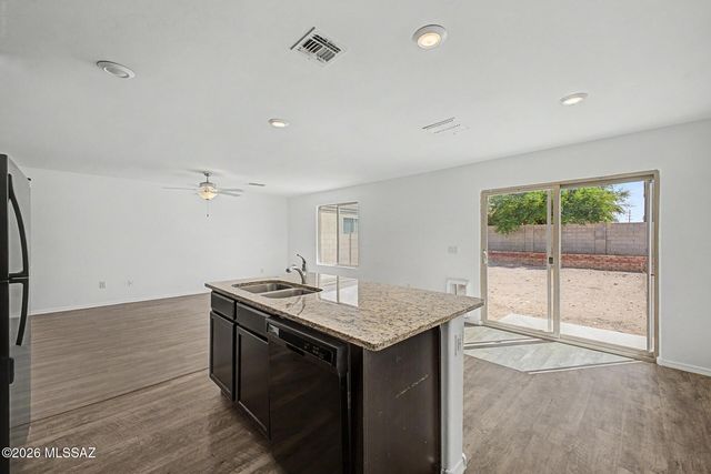 5984 S Antrim Loop, Tucson, AZ 85706