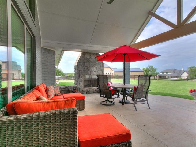 2517 Sandplum Lane, Goldsby, OK 73093