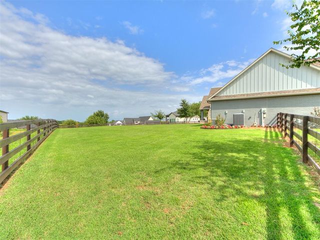 2517 Sandplum Lane, Goldsby, OK 73093