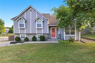 258 SE Topaz Circle, Lee's Summit, MO 64063