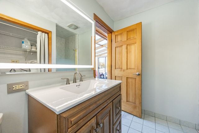 11 Valdora Dr, Stoneham, MA 02180