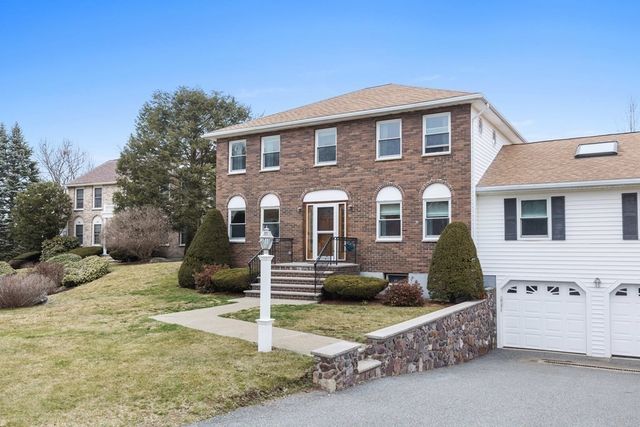 11 Valdora Dr, Stoneham, MA 02180