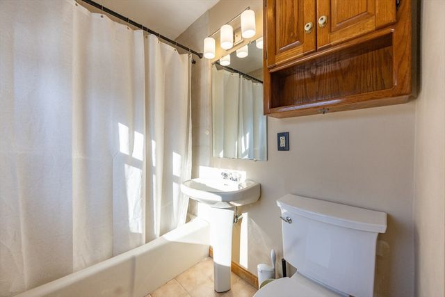 11 Valdora Dr, Stoneham, MA 02180