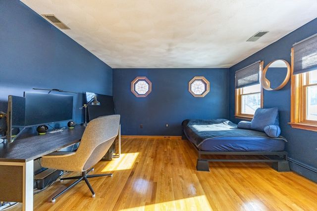 11 Valdora Dr, Stoneham, MA 02180