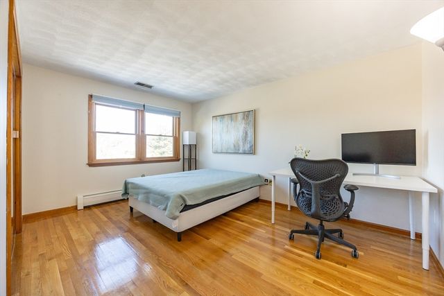 11 Valdora Dr, Stoneham, MA 02180