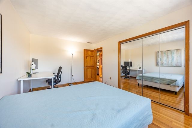 11 Valdora Dr, Stoneham, MA 02180