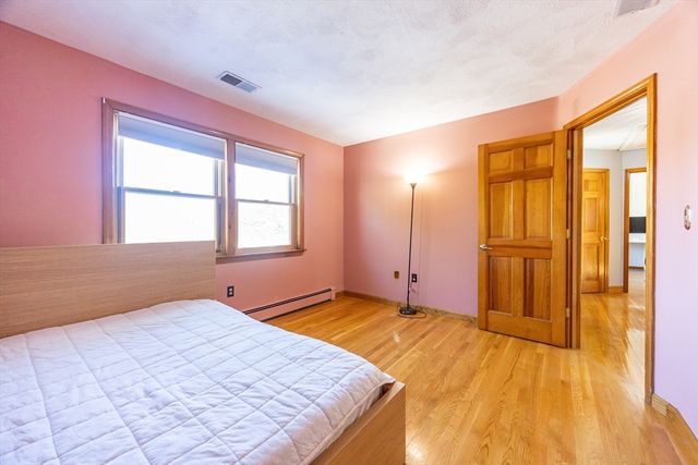 11 Valdora Dr, Stoneham, MA 02180