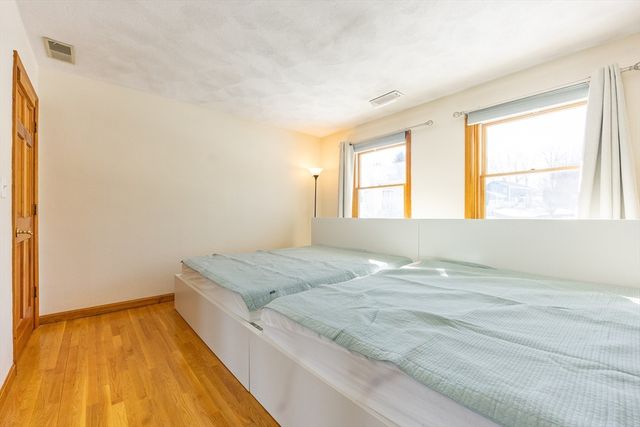 11 Valdora Dr, Stoneham, MA 02180