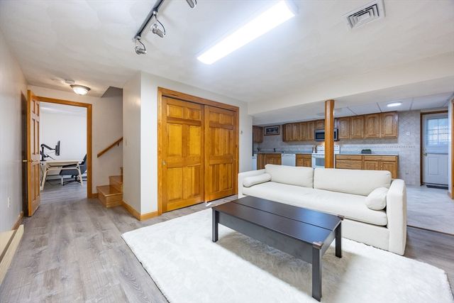 11 Valdora Dr, Stoneham, MA 02180