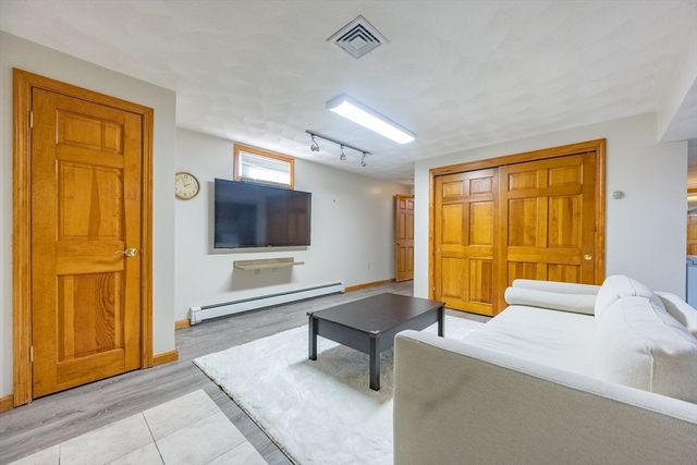 11 Valdora Dr, Stoneham, MA 02180