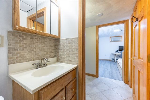 11 Valdora Dr, Stoneham, MA 02180