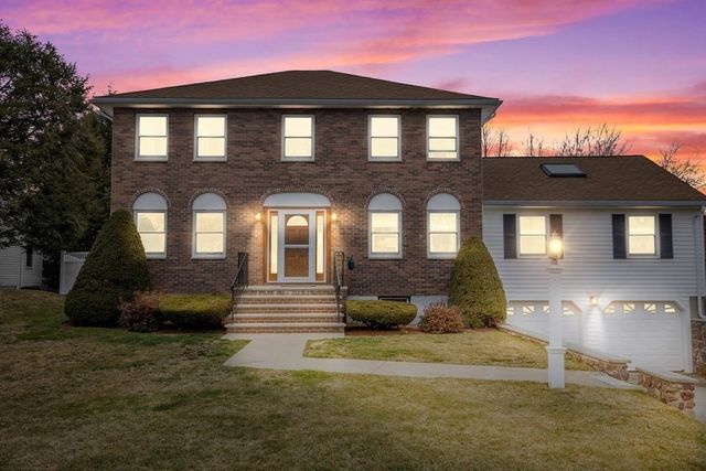 11 Valdora Dr, Stoneham, MA 02180