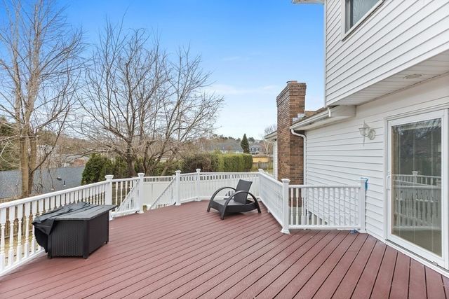 11 Valdora Dr, Stoneham, MA 02180