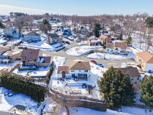 11 Valdora Dr, Stoneham, MA 02180