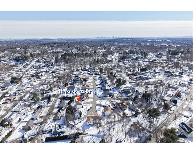 11 Valdora Dr, Stoneham, MA 02180